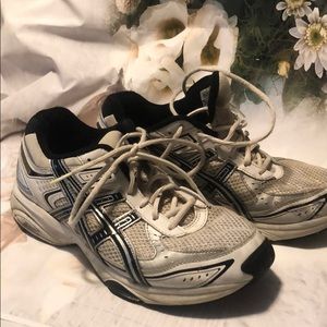 Used sneakers size 8